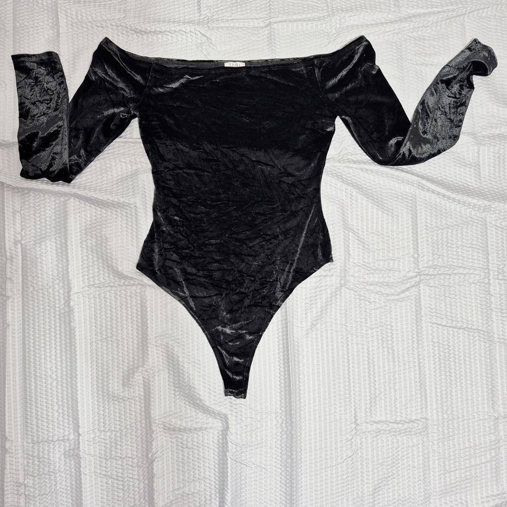 Tobi  Black Velvety Off the Shoulder Bodysuit Unisex Size M